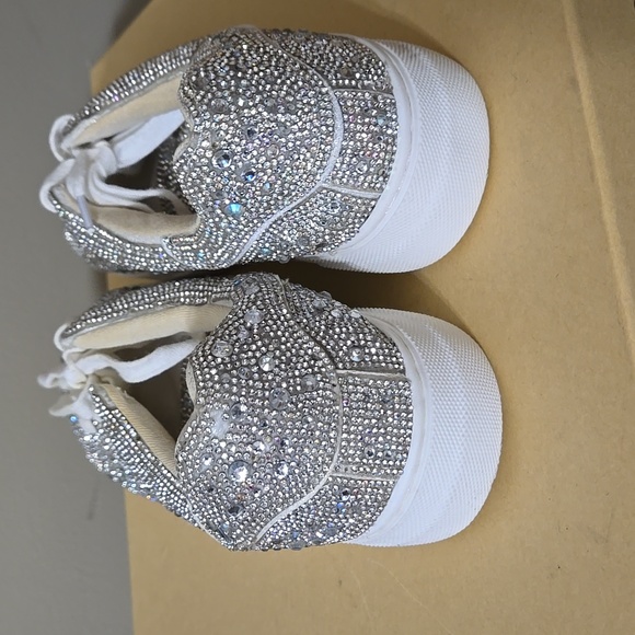 Betsey Johnson Glittering Rhinestone Silver Sneakers Size 7.5 - Picture 5 of 8